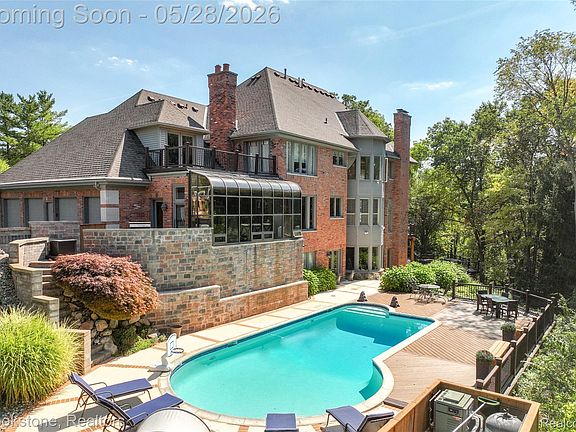 4th image of 1494 Highpoint Dr