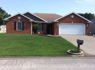 122 W 20th St, Huntingburg, IN 47542
