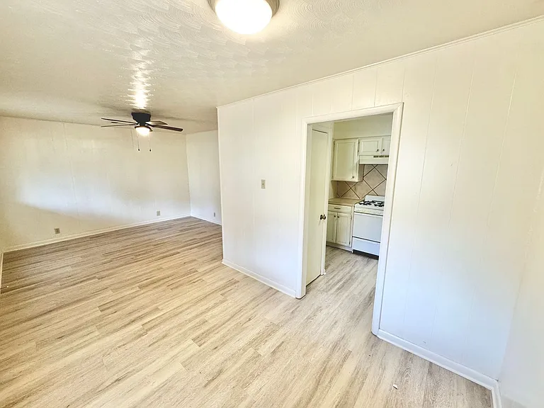 419 W Sycamore St — Photo 23