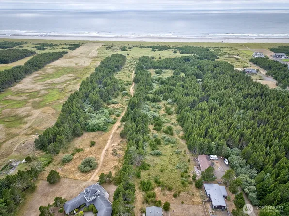 995 50th Lane, Seaview, WA 98644