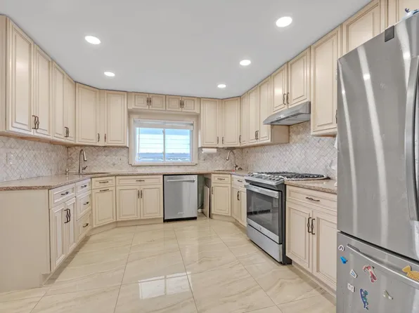 11-34 Bay 27th Street image 7 of 19