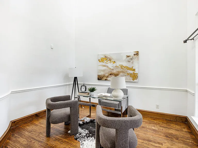 3606 S Versailles Ave — Photo 8