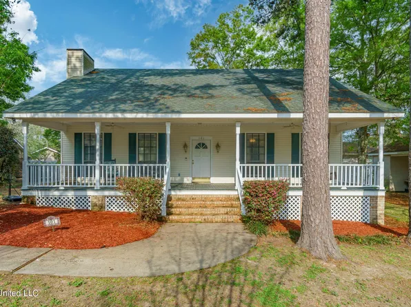101 Southgate Dr, Carriere, MS 39426