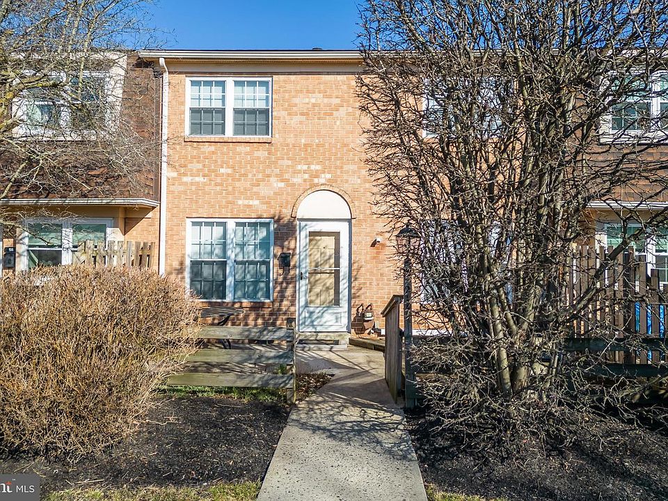 1st image of 214 Arbour Ct