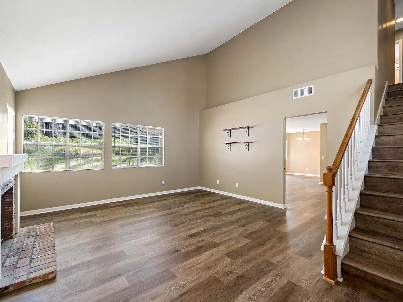 3 bed, 2.5 bath, 1409 sqft, $3,150 — Photo 3