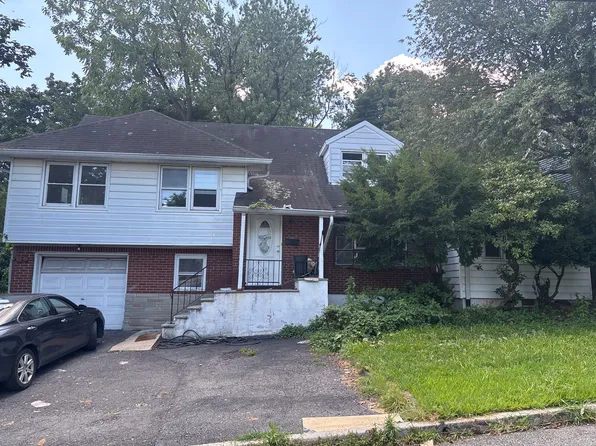 26 Parker Ln, Teaneck, NJ 07666