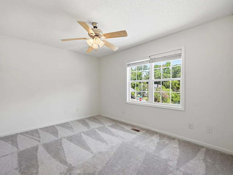 100 Cornerstone Pl — Photo 10