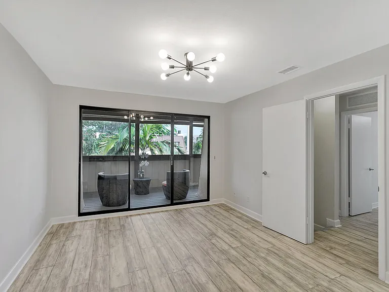 3530 E Gardens East Dr #B — Photo 32