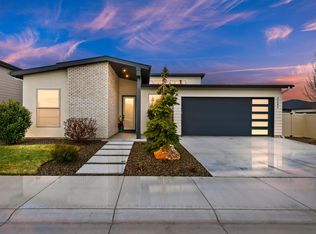 2247 S Rolling Hills Ave, Meridian, ID 83642