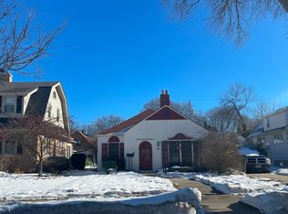 5854 N Bay Ridge Ave, Whitefish Bay, WI 53217