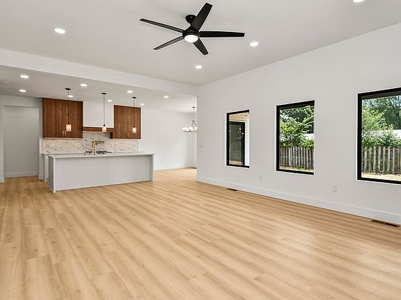 5th image of 306 Park Cir