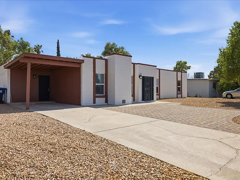 7530 E Stella Rd — Photo 2