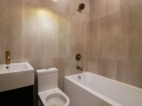 239 Scholes Street 4B image 9 of 10
