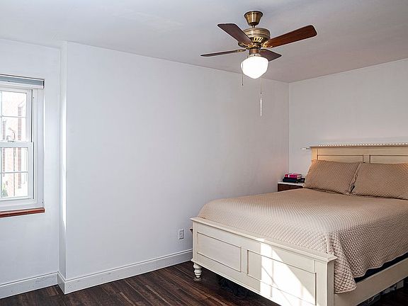 5th image of 1249 Lakeshore Dr APT 124
