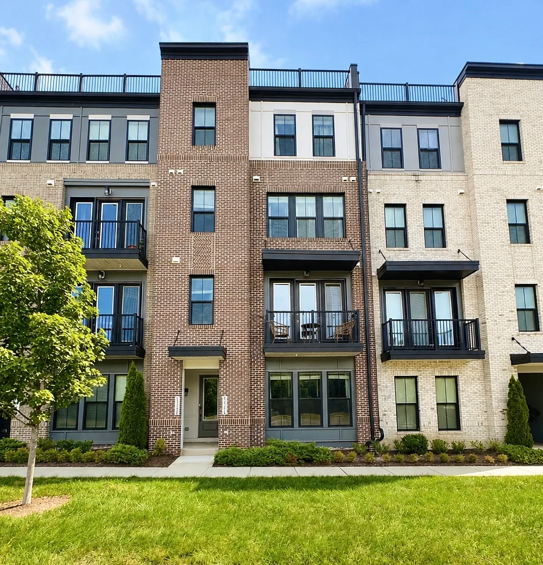 3 bed, 2100 sqft, $3,400 — Photo 1