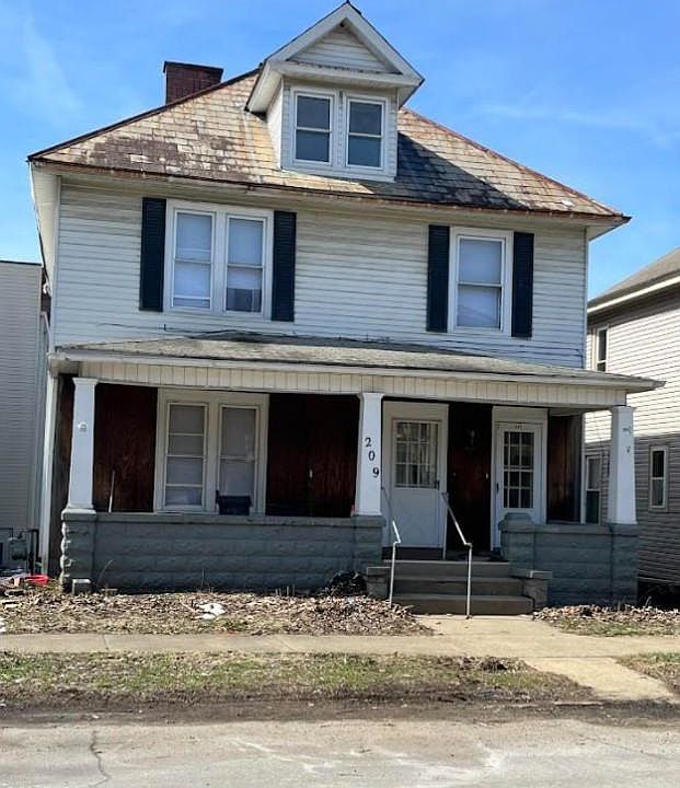1st image of 209 N 9th St
