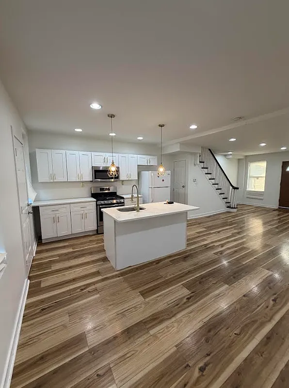 3 bed, 1.5 bath, 1224 sqft, $1,695 — Photo 1