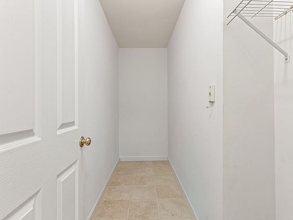 3rd image of 325 Glen Echo Ln APT L