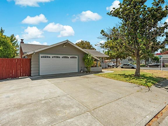 4th image of 425 Acacia Street