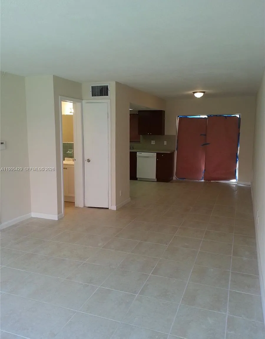 Royal Oaks Townhouse 6 Co — Photo 3