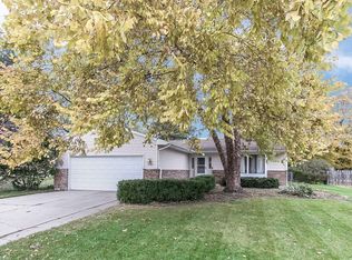 1148 Lafayette Dr, South Elgin, IL 60177