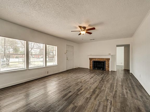 3rd image of 1427 Forest Ln