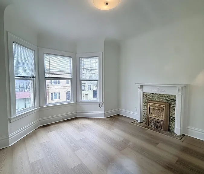 1569 Powell St — Photo 2