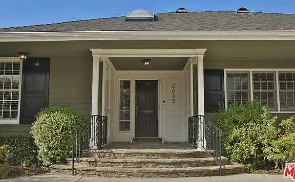 3rd image of 3035 Earlmar Dr
