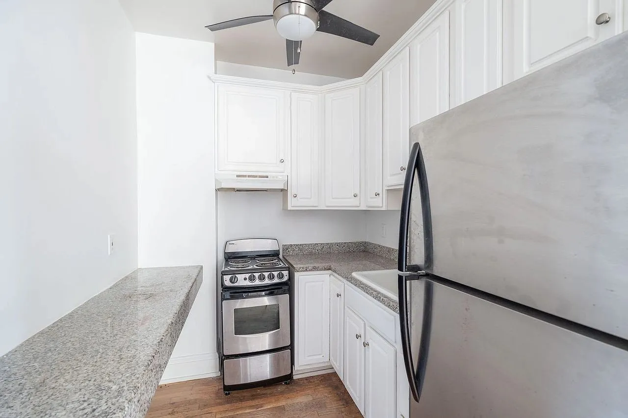 Fourth Street Apartments — Photo 2