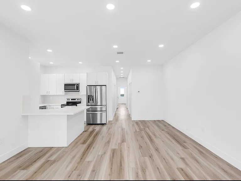 261 2nd St — Photo 8