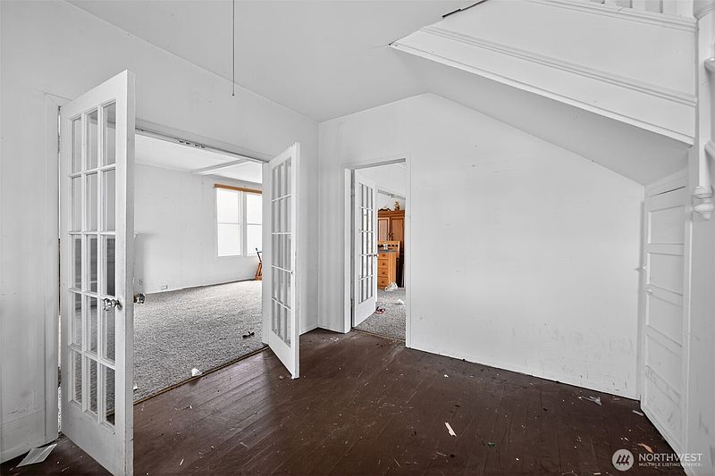 5th image of 2514 Kulshan Street