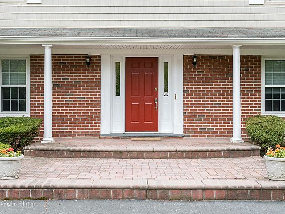 2nd image of 62 Karol Pl