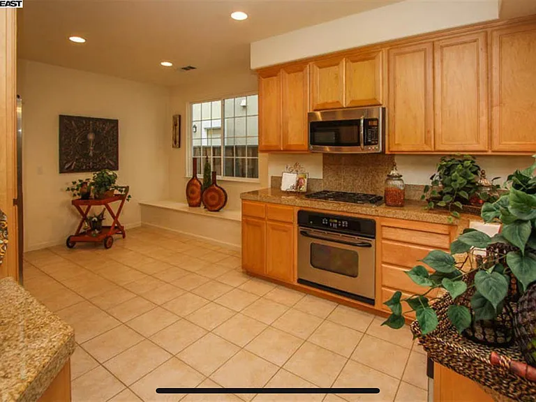 5728 Old Westbury Way — Photo 12