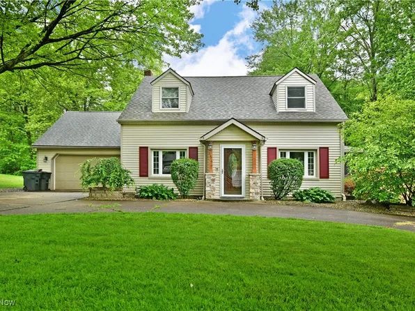 8276 Kenyon Dr SE, Warren, OH 44484