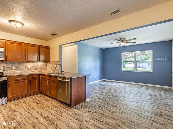 3rd image of 2223 Inwood Cir N