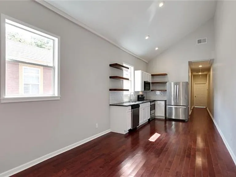 2534-2536 Lavender St — Photo 2