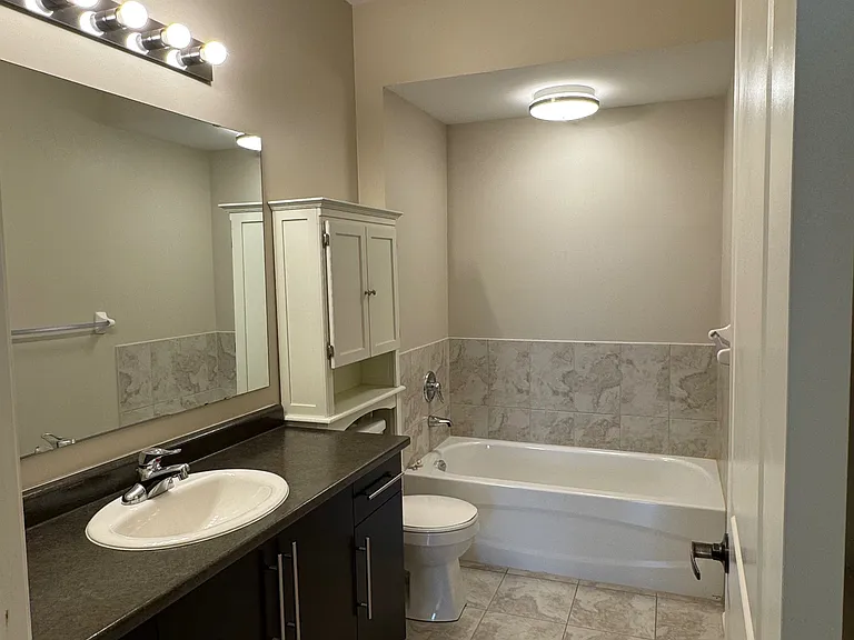 383 Main St E #422 — Photo 17