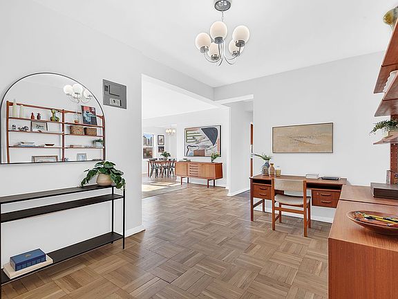 5th image of 34 Plaza St E APT 607