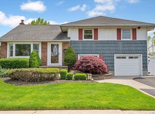 3700 Carlisle Rd, Wantagh, NY 11793
