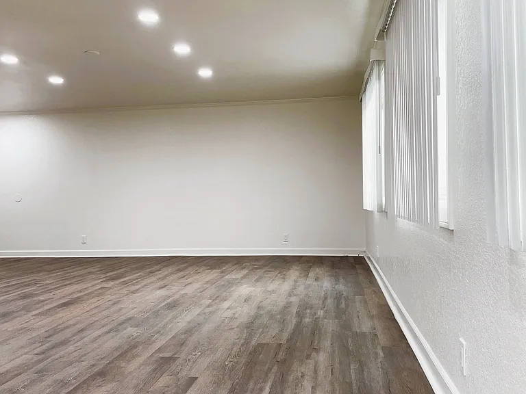 515 S Hobart Blvd #9 — Photo 9