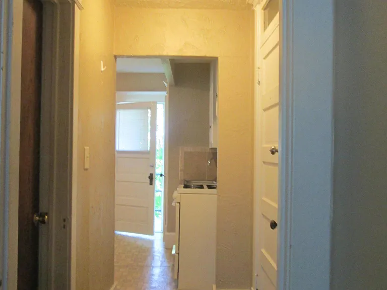 N 42nd St — Photo 29
