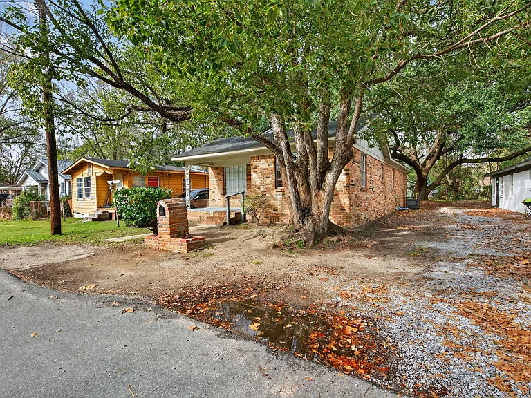 213 Book Ave — Photo 12