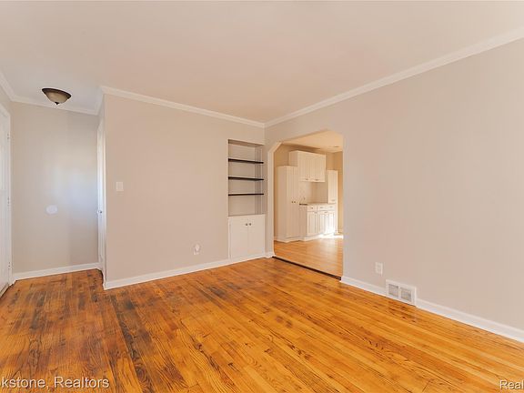 5th image of 230 Allen St