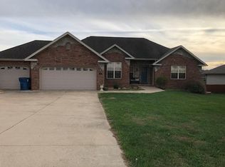 904 W Bluegrass Rd, Strafford, MO 65757