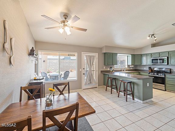 5th image of 2910 Thunderbird Dr