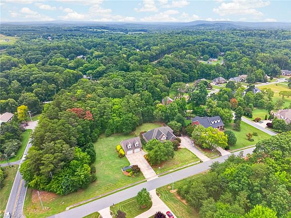 3rd image of 439 Sykes Farm Rd
