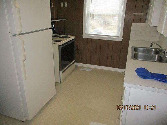 4th image of 900 Pawnee St