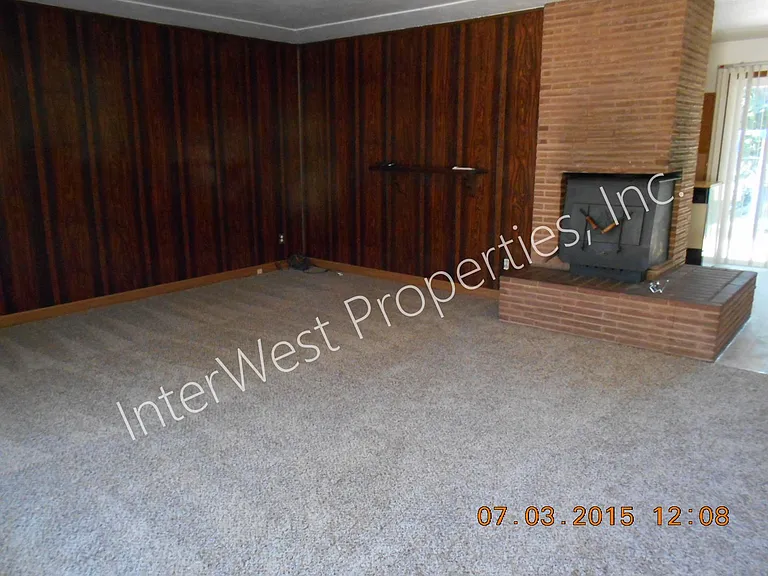 8438 SE Market St — Photo 4