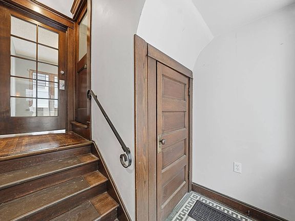 3rd image of 407 Huntington Ave