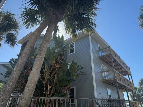 4050 G St UNIT 102, Cedar Key, FL 32625